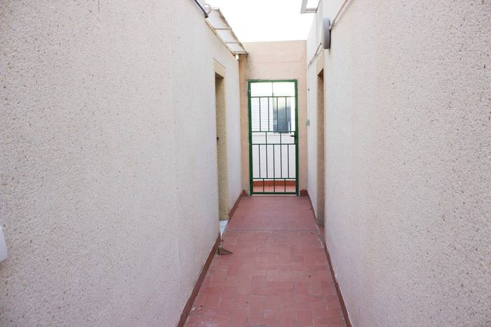Allée privée menant à l'entrée